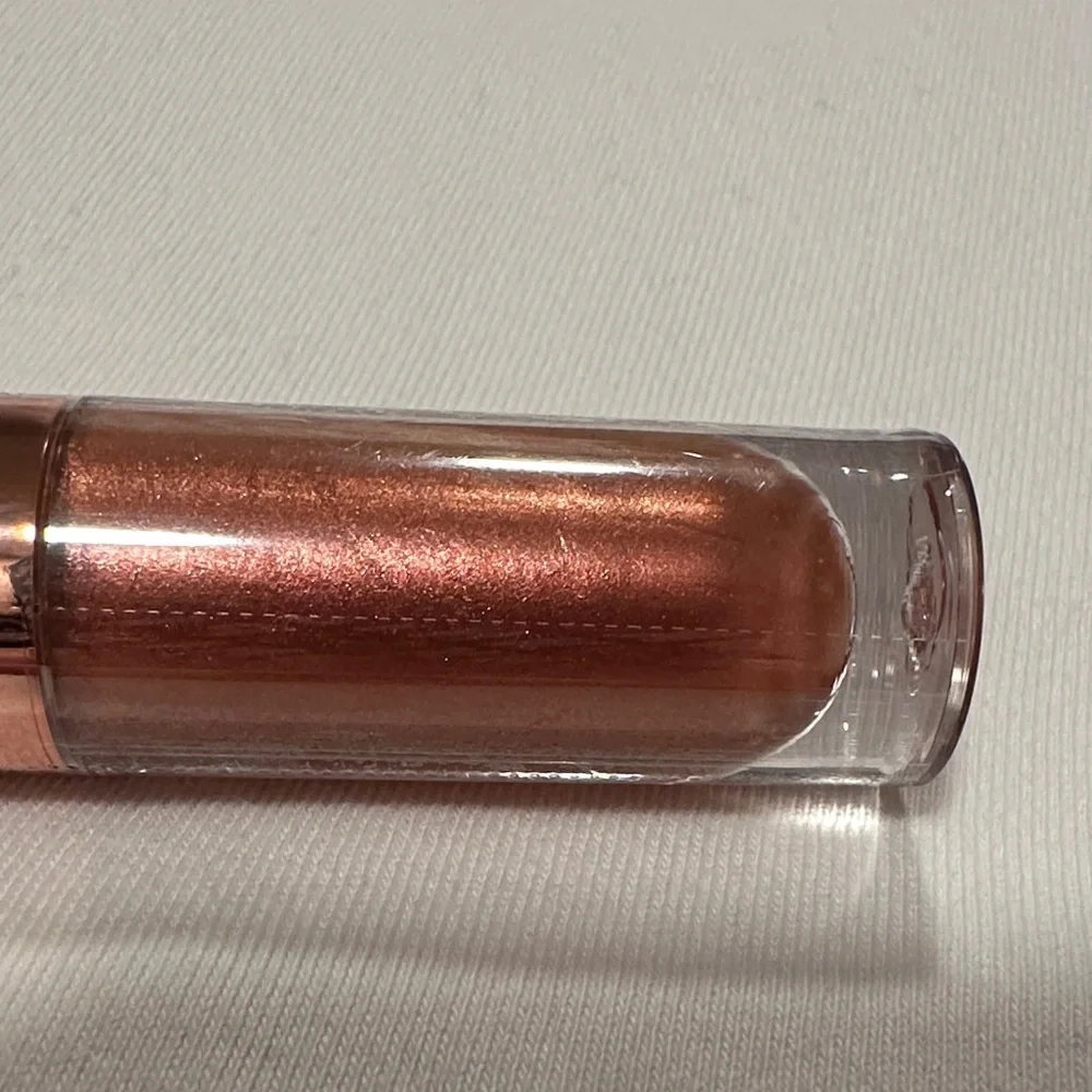 3/$15 🌸 Revolution Dual-Ended Double Up Liquid Shadow - Infatuated